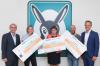 Mag. Bernhard Leidinger, Leiter Marketing & PR bei Vaillant Österreich, die Gewinner des Vaillant Wärmepumpen-Gewinnspiels Ines Rosenauer, Renate O. und Gerald Fritzl sowie Dr. Christian Herbinger, Geschäftsführer von Vaillant Österreich. (v.l.n.r.) (c) Vaillant